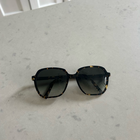 Warby Parker square frame gradient lense Tortoise Shell Sunglasses - Picture 3 of 3